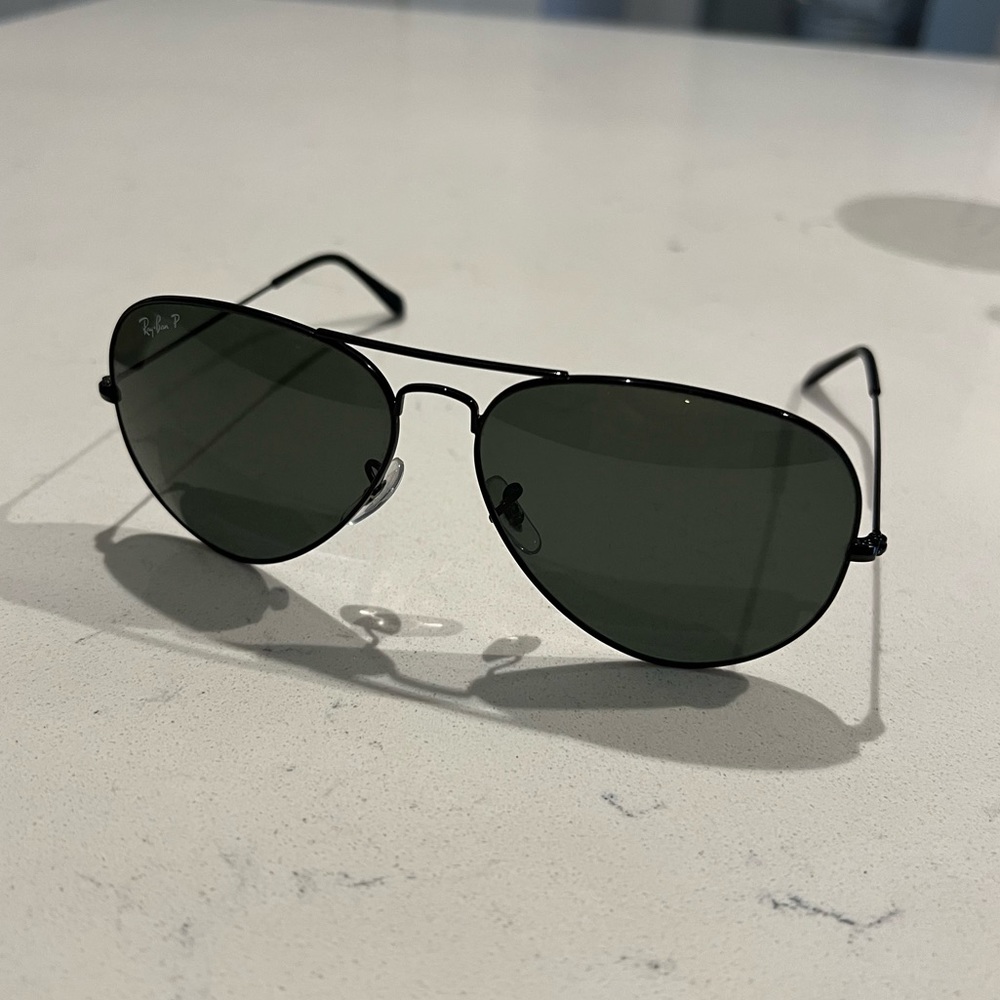 Lightly used RayBan aviators, polarized lenses!
